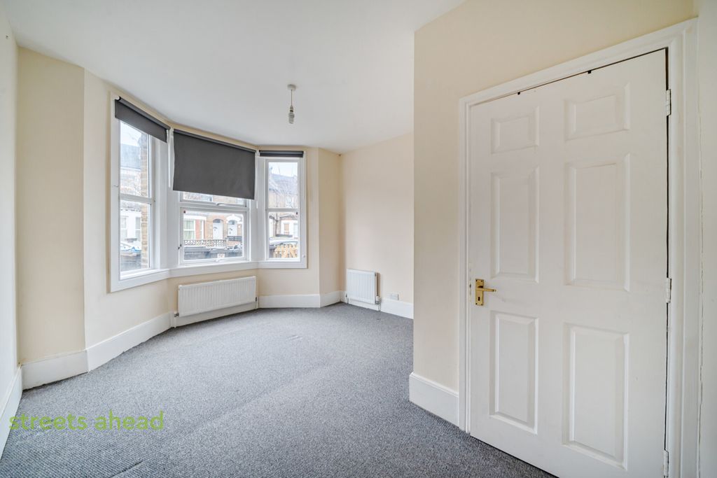 Property photo 2 of 11 7E685Bce-d409-4F7...