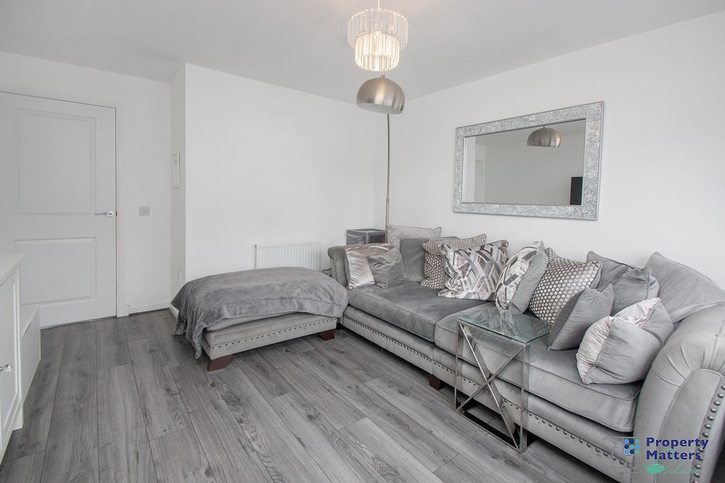 Property photo 3 of 18 Lounge
