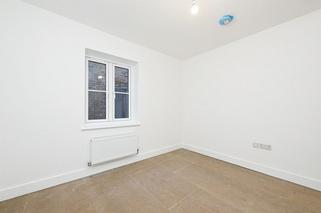 Property photo 3 of 6 Bedroom
