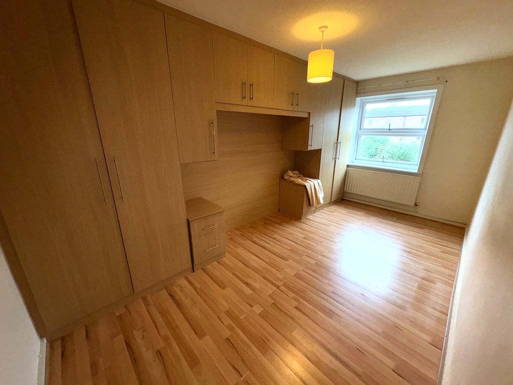 Property photo 3 of 5 26Tyrellclosemaster