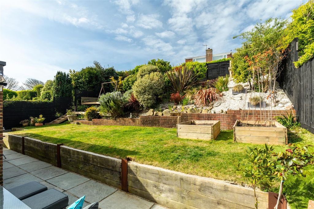 Property photo 2 of 31