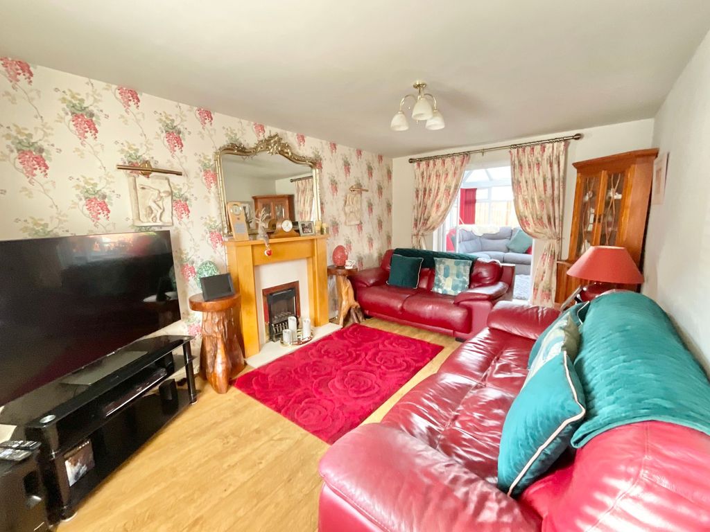 Property photo 2 of 25