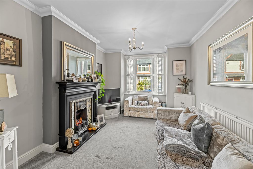 Property photo 2 of 15 Lounge