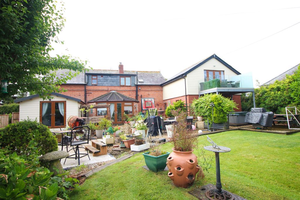 Property photo 3 of 34