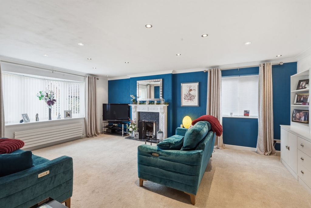 Property photo 2 of 18 Lounge 2