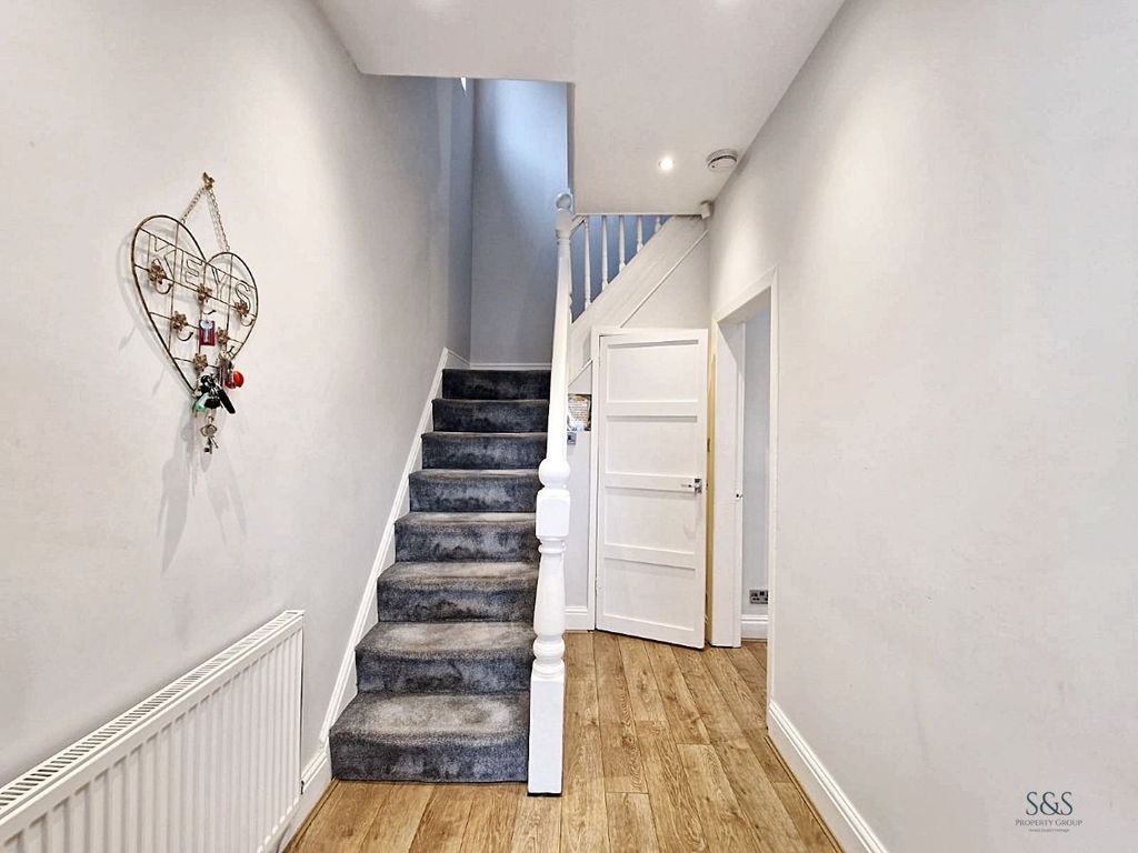 Property photo 2 of 26