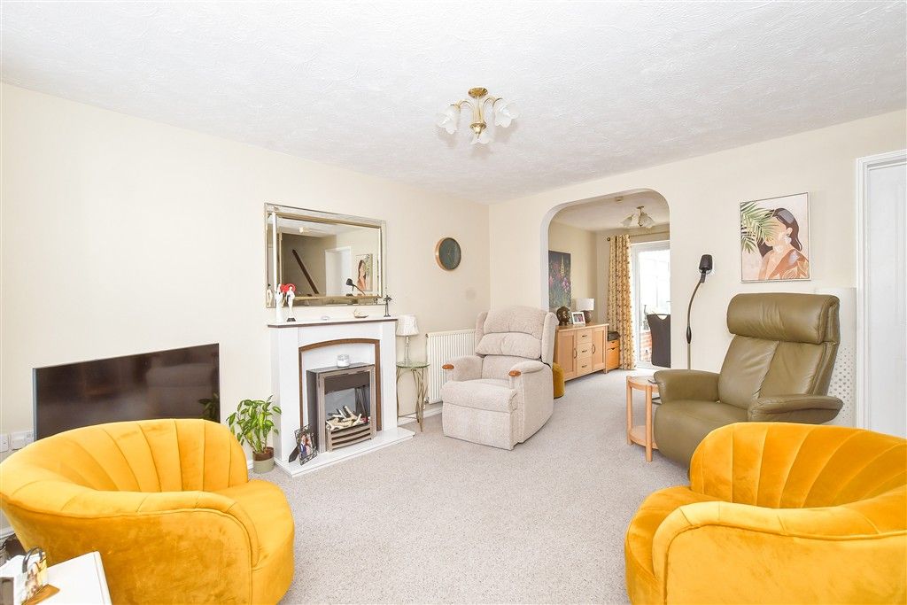 Property photo 3 of 12 Lounge