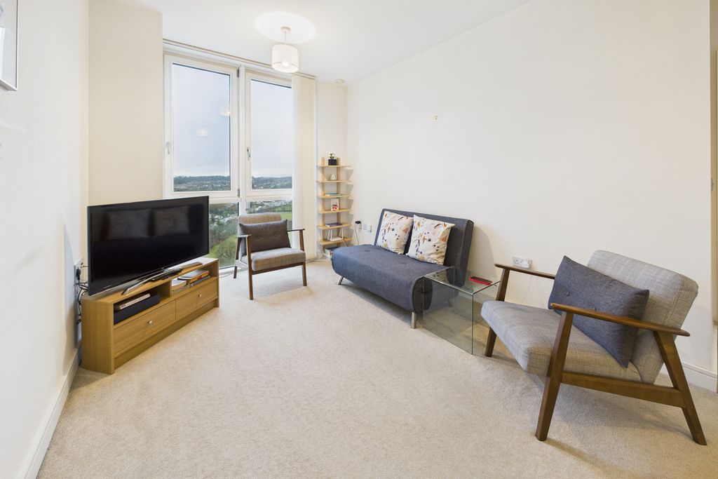 Property photo 3 of 12