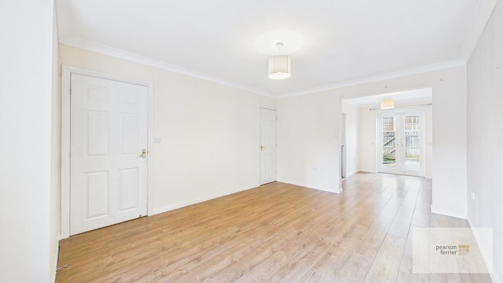 Property photo 2 of 16 Living Room