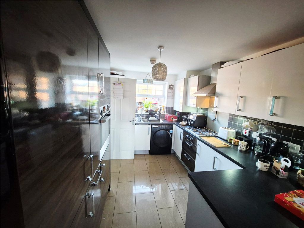 Property photo 2 of 16 Picture No. 12