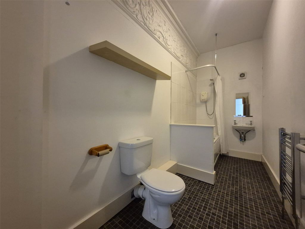 Property photo 3 of 17 Picture No. 02