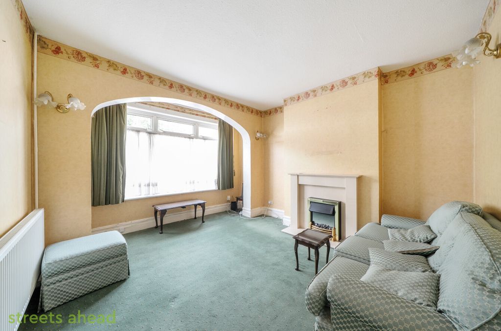 Property photo 2 of 15 7ce9F1E9-8720-472...