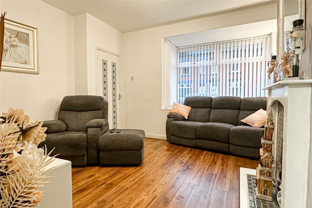 Property photo 3 of 11 Lounge