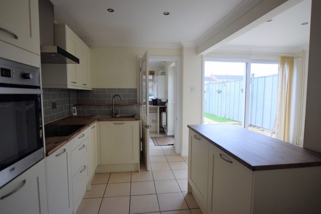 Property photo 2 of 17 Photo 02