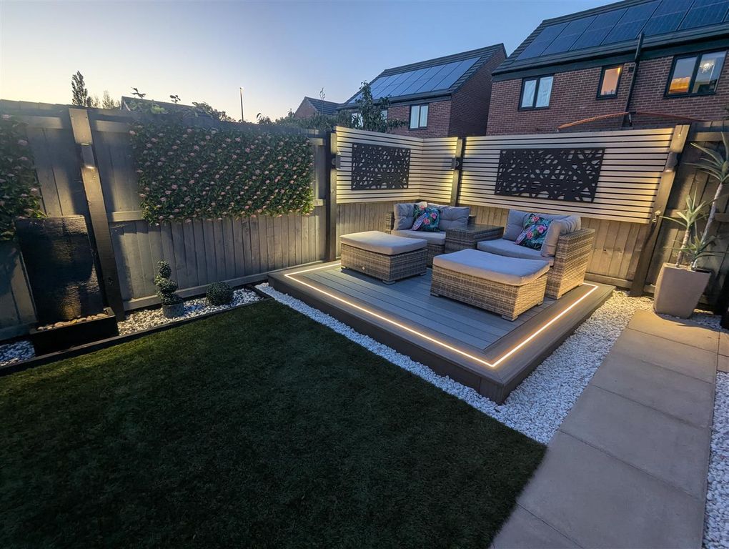 Property photo 1 of 28 Garden - Dusk