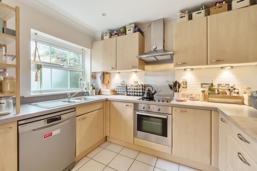 Property photo 3 of 10 Kitchen