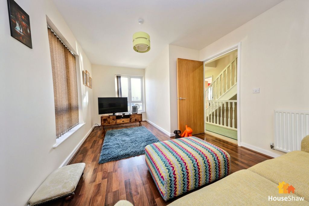 Property photo 3 of 21