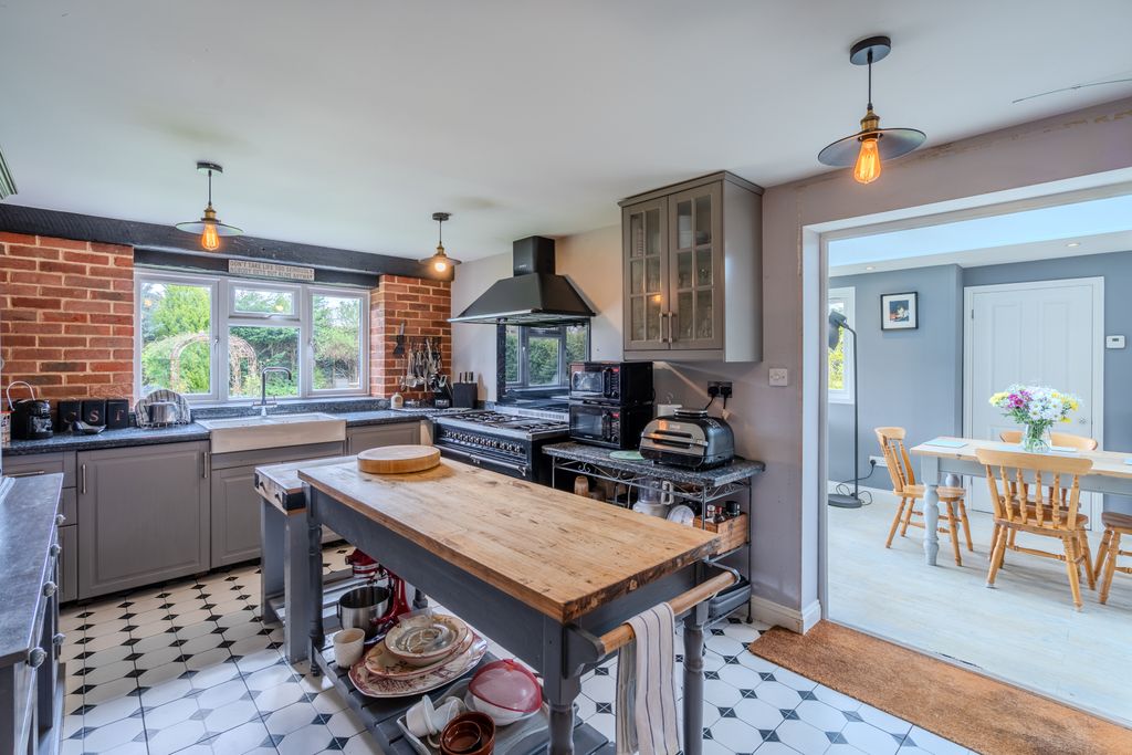 Property photo 3 of 36