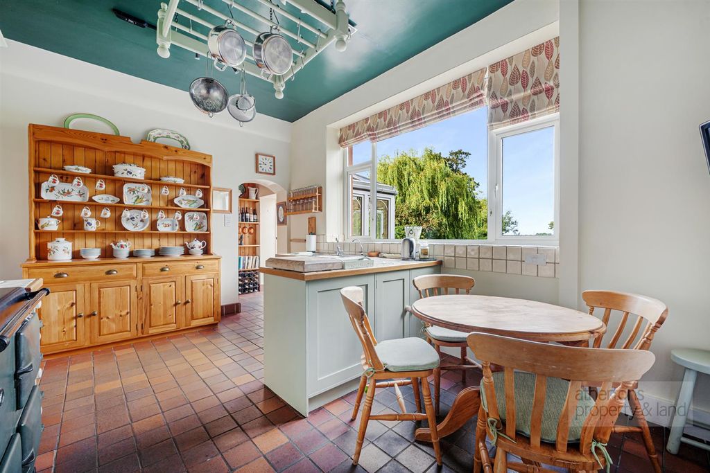 Property photo 2 of 33 1 (7).Jpg