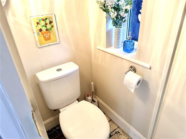 Property photo 2 of 17 Downstairs Cloakroom