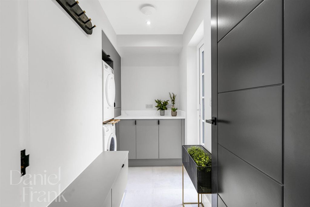 Property photo 3 of 41