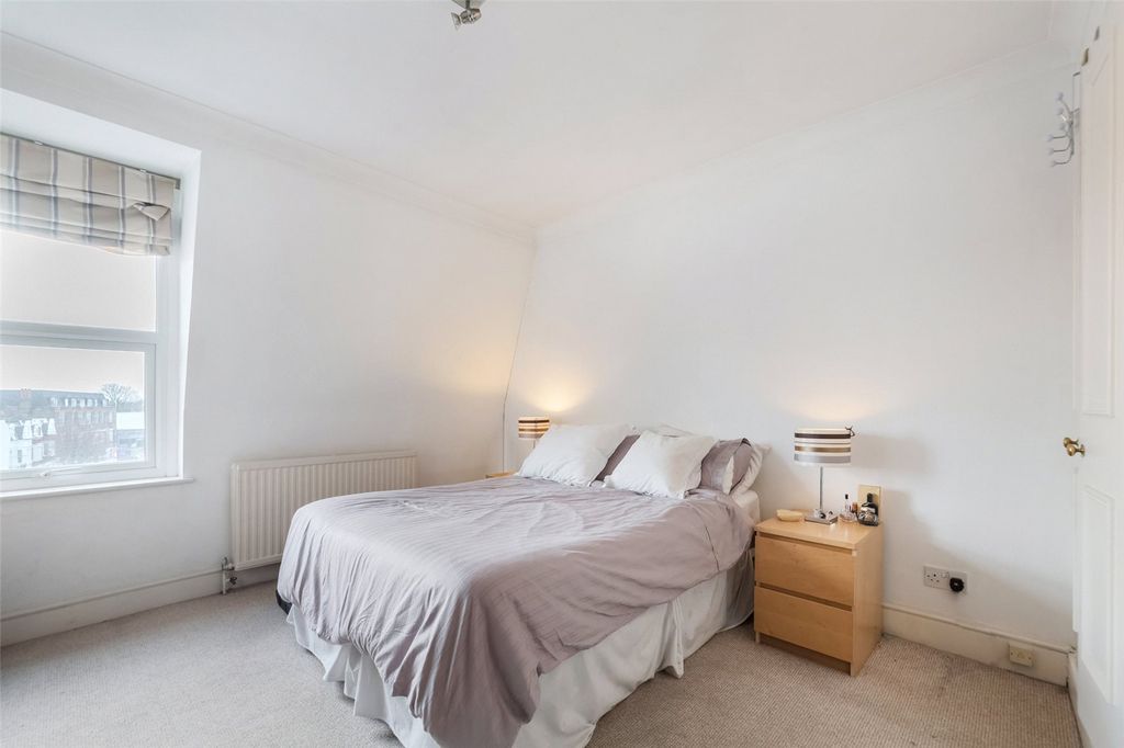 Property photo 3 of 6 Bedroom