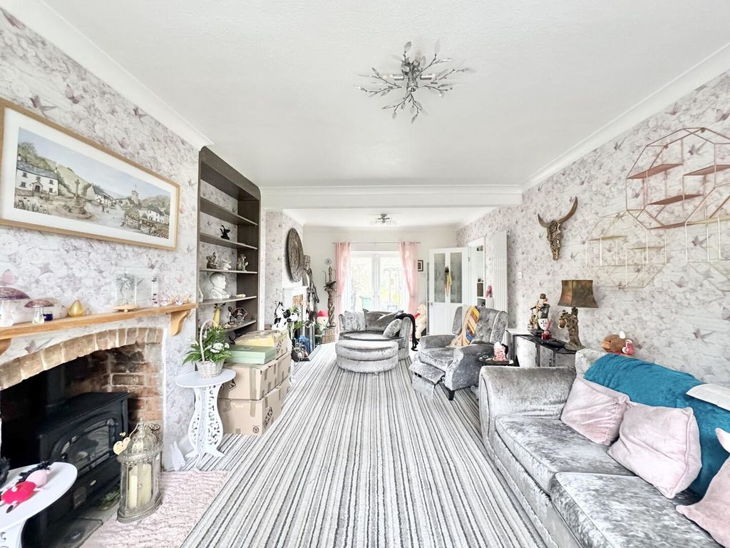 Property photo 3 of 20 Living Room