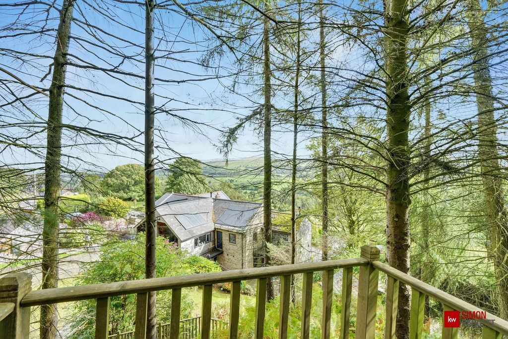 Property photo 1 of 42