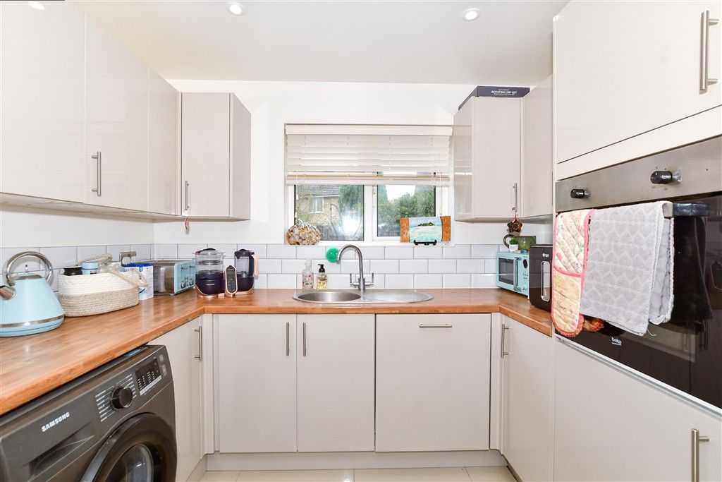 Property photo 1 of 9 Kitchen