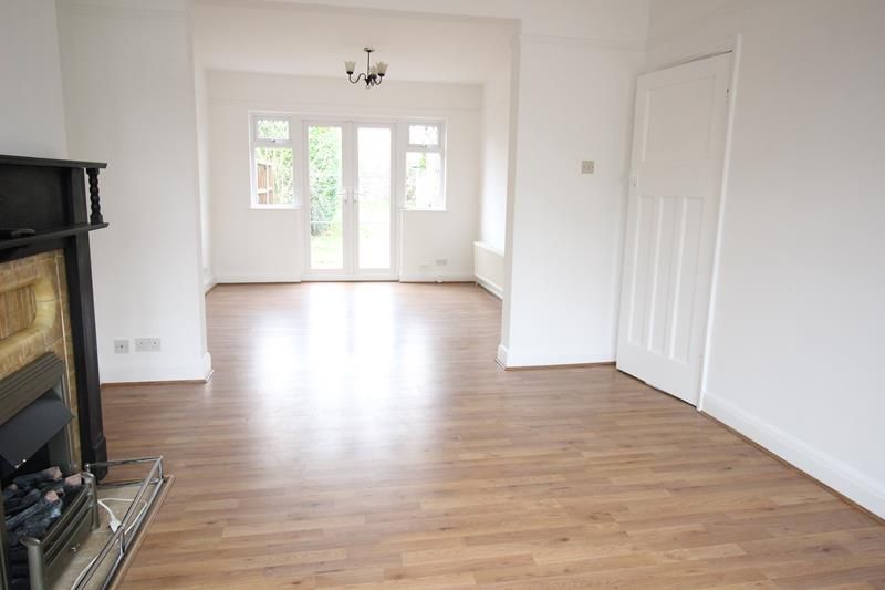 Property photo 3 of 8 Lounge