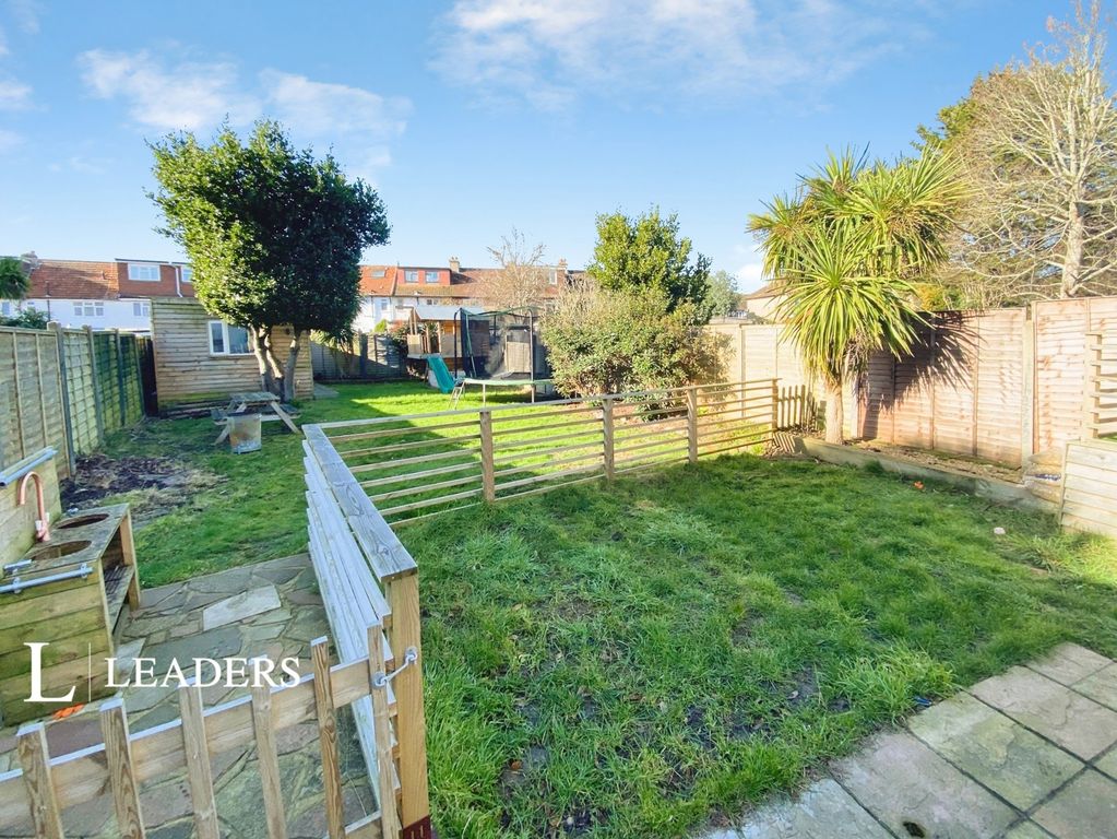Property photo 2 of 12 Garden