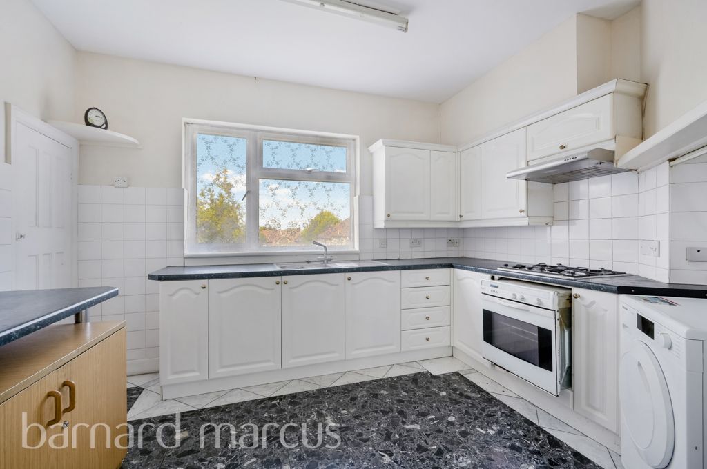 Property photo 2 of 8 Kitchen
