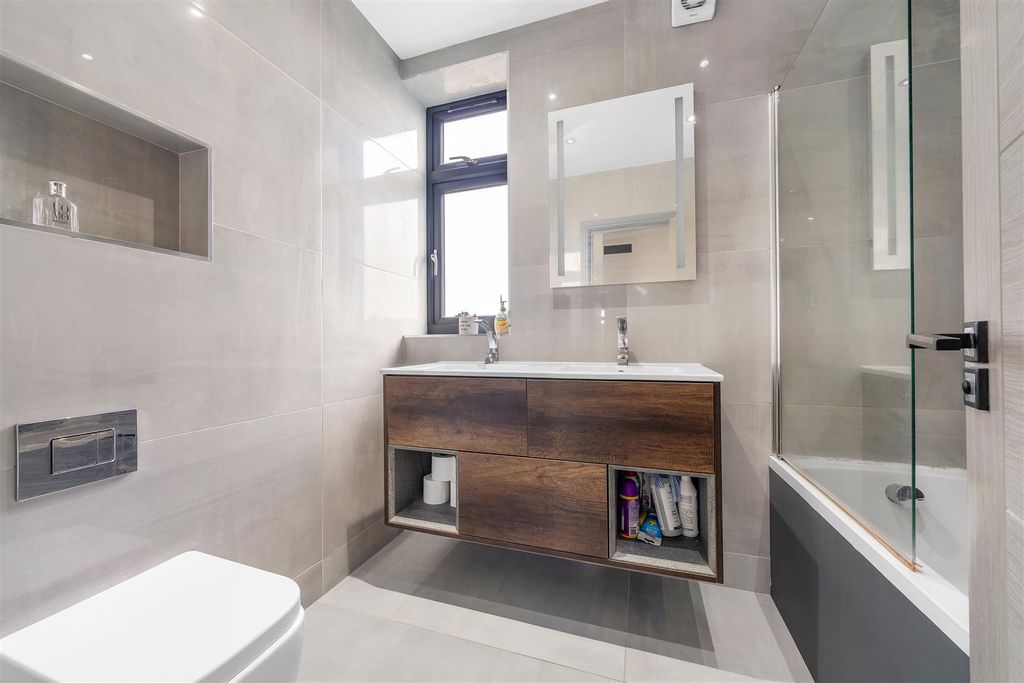 Property photo 2 of 12 Main Bathroom