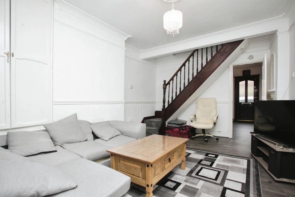 Property photo 2 of 17