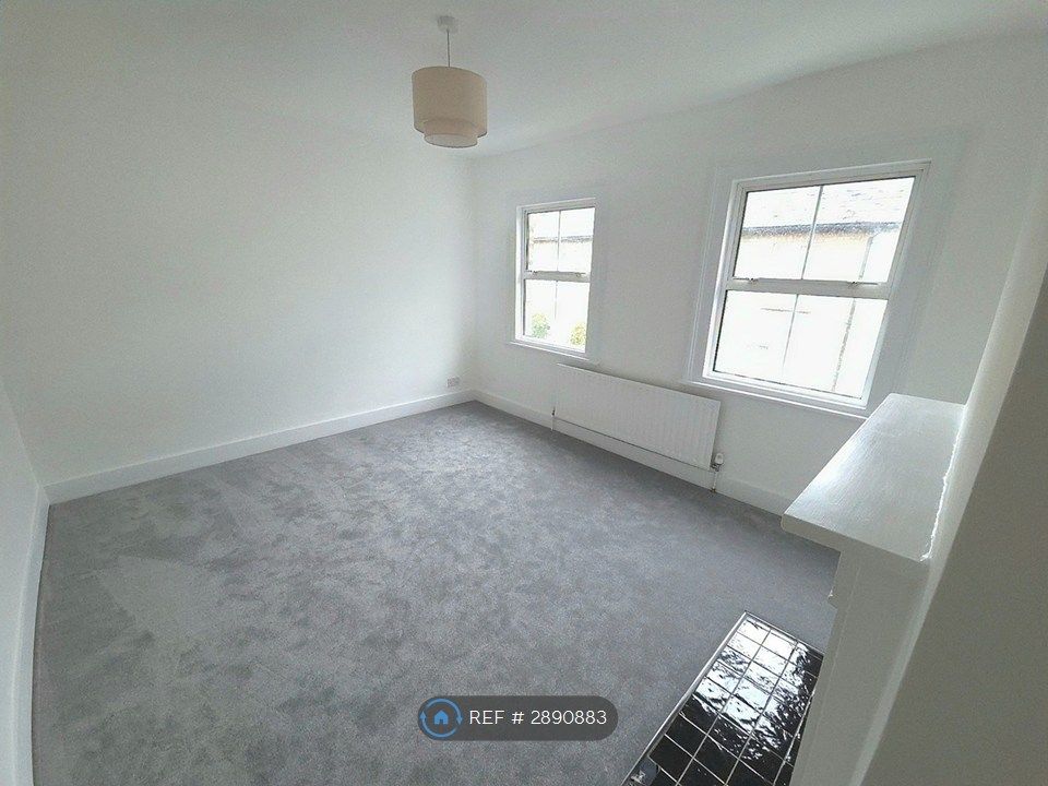 Property photo 3 of 10 Bedroom 1