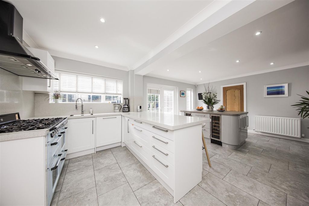 Property photo 2 of 40 Kitchen Diner