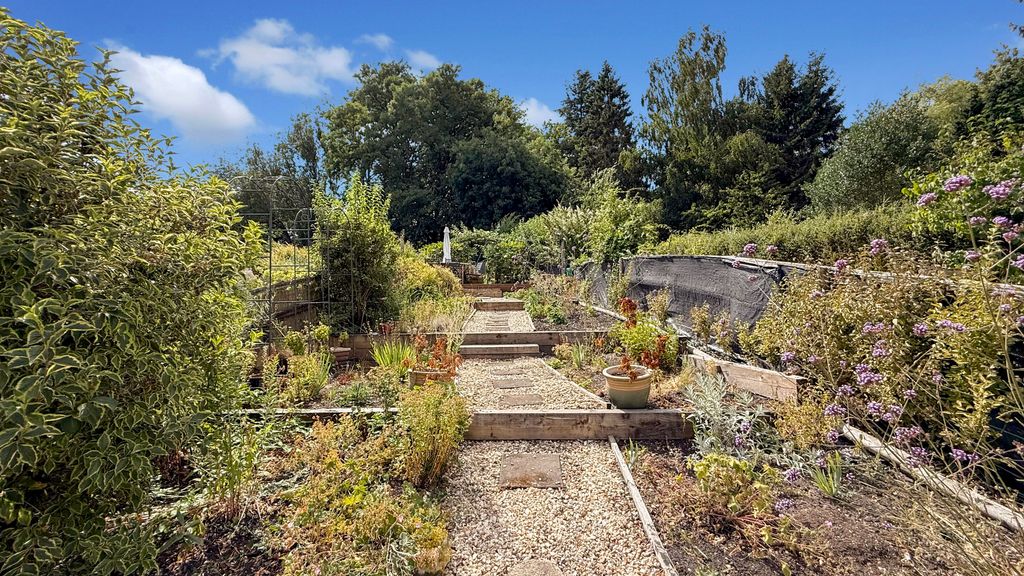 Property photo 2 of 15 Garden