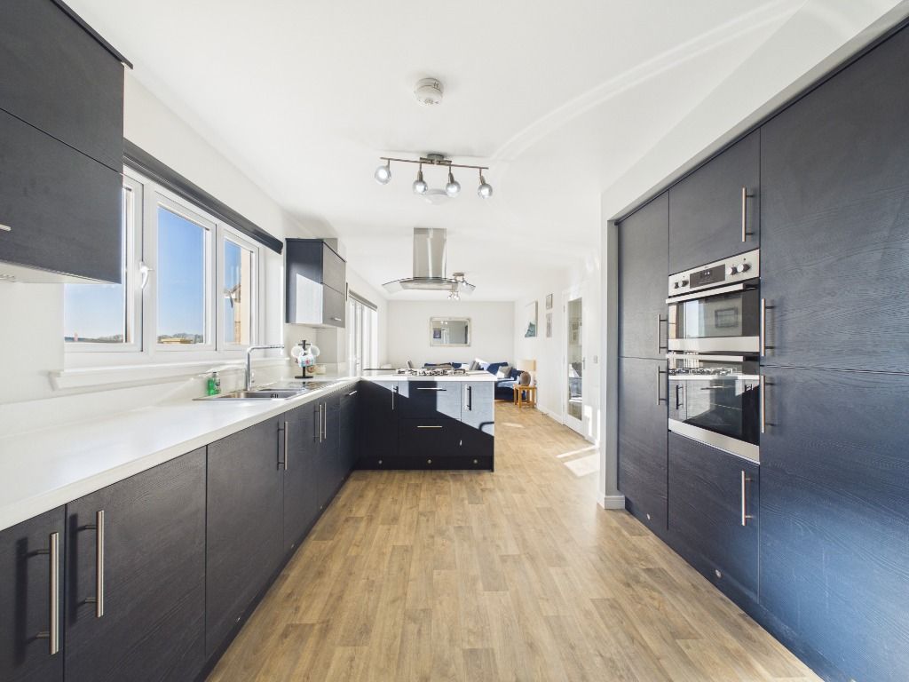 Property photo 2 of 34