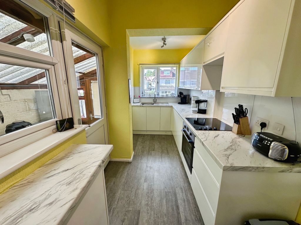 Property photo 3 of 16 Kitchen