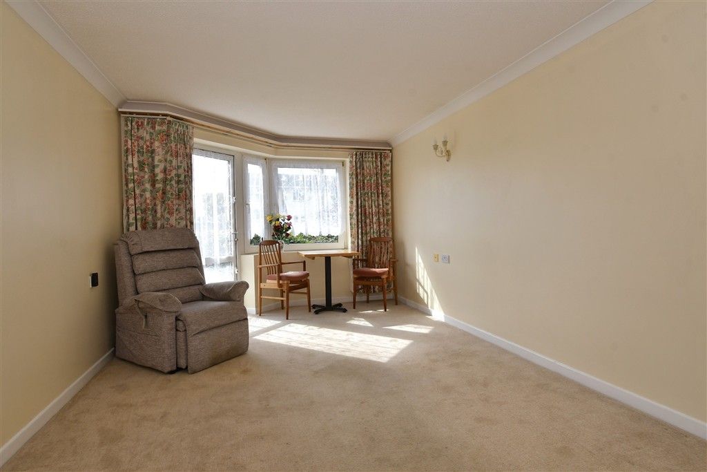 Property photo 3 of 11 Lounge/Dining Room