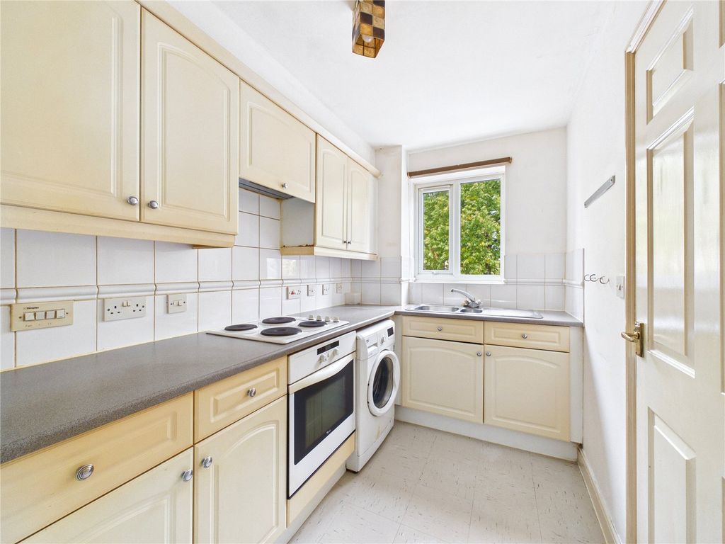 Property photo 2 of 12 Picture No. 18