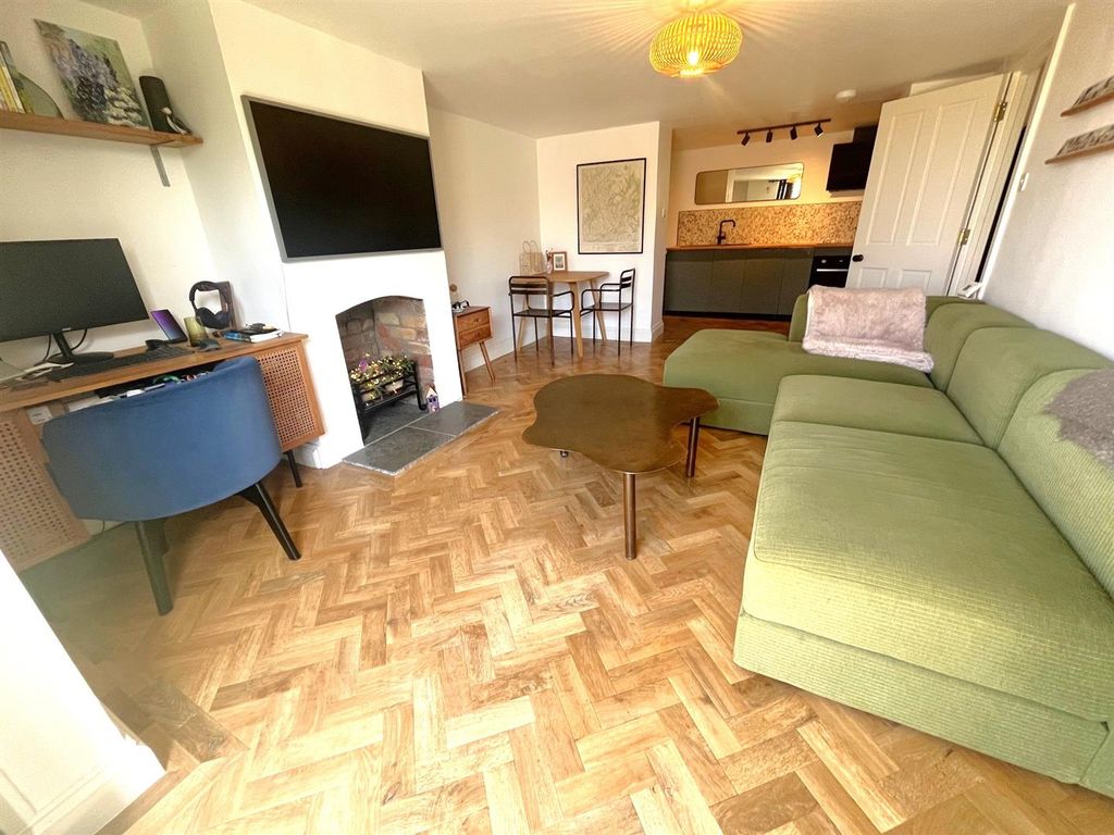 Property photo 3 of 11