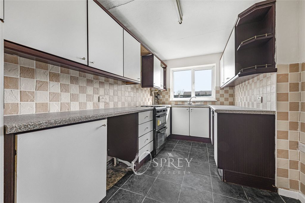 Property photo 3 of 14 Kitchen