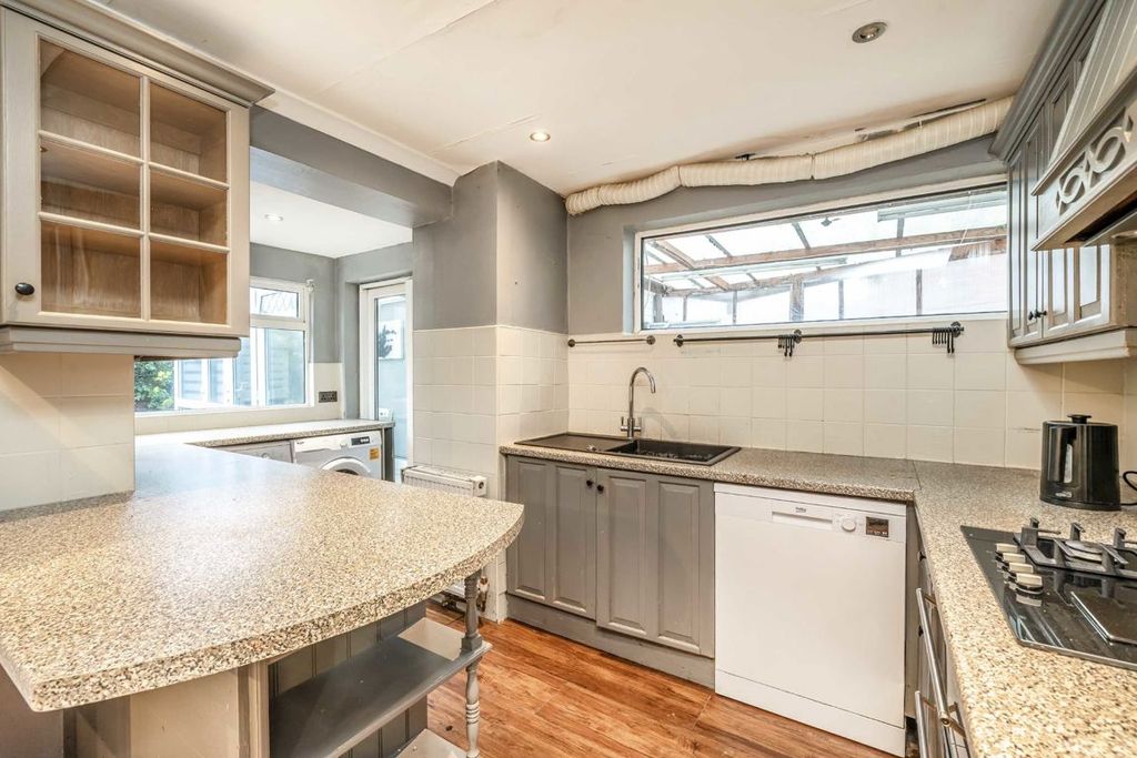 Property photo 3 of 8