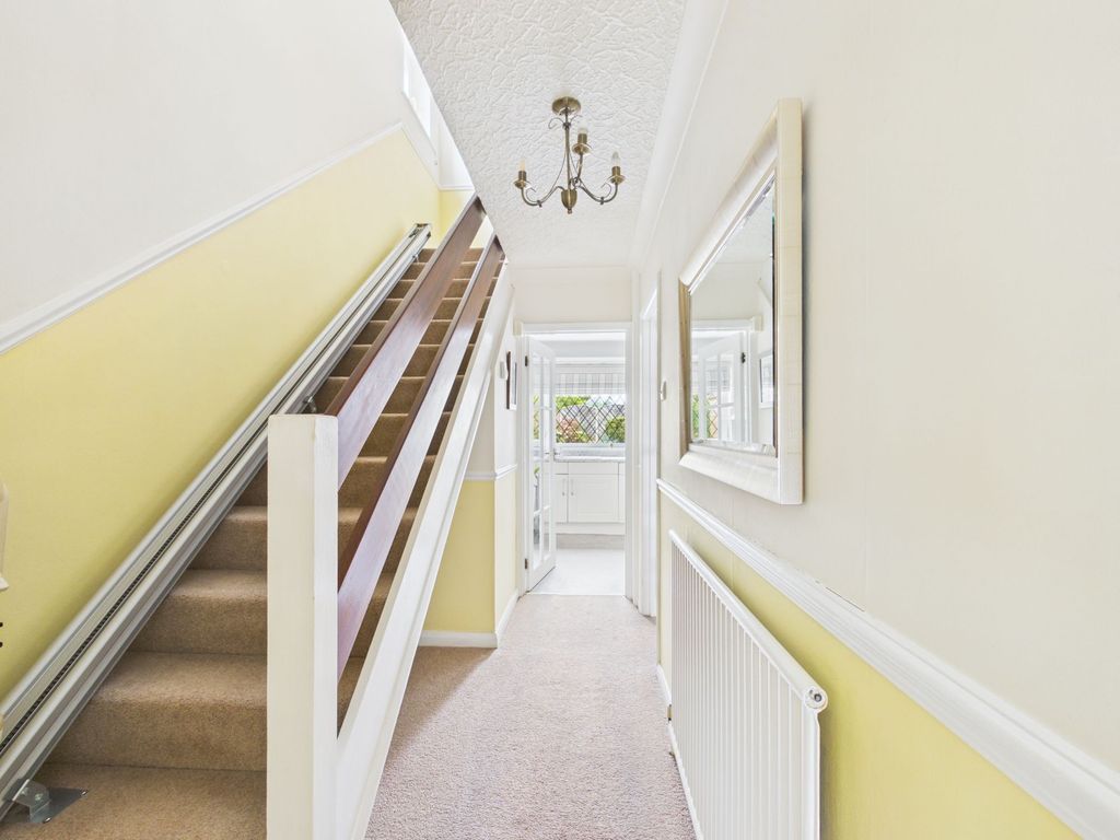 Property photo 2 of 14 Hallway