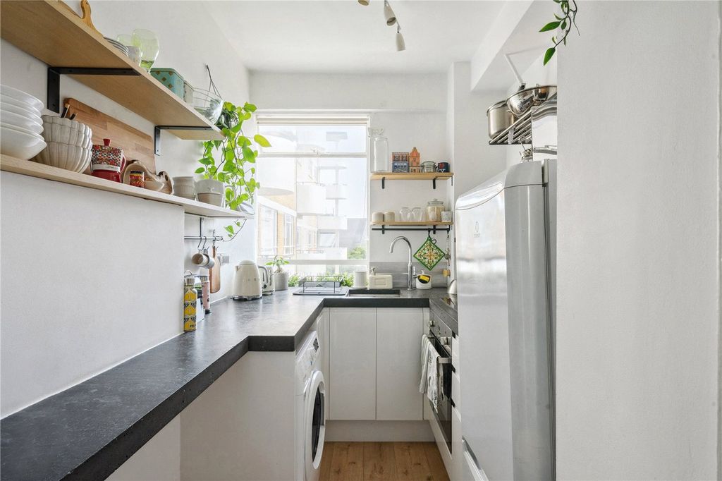 Property photo 3 of 9 Kitchen