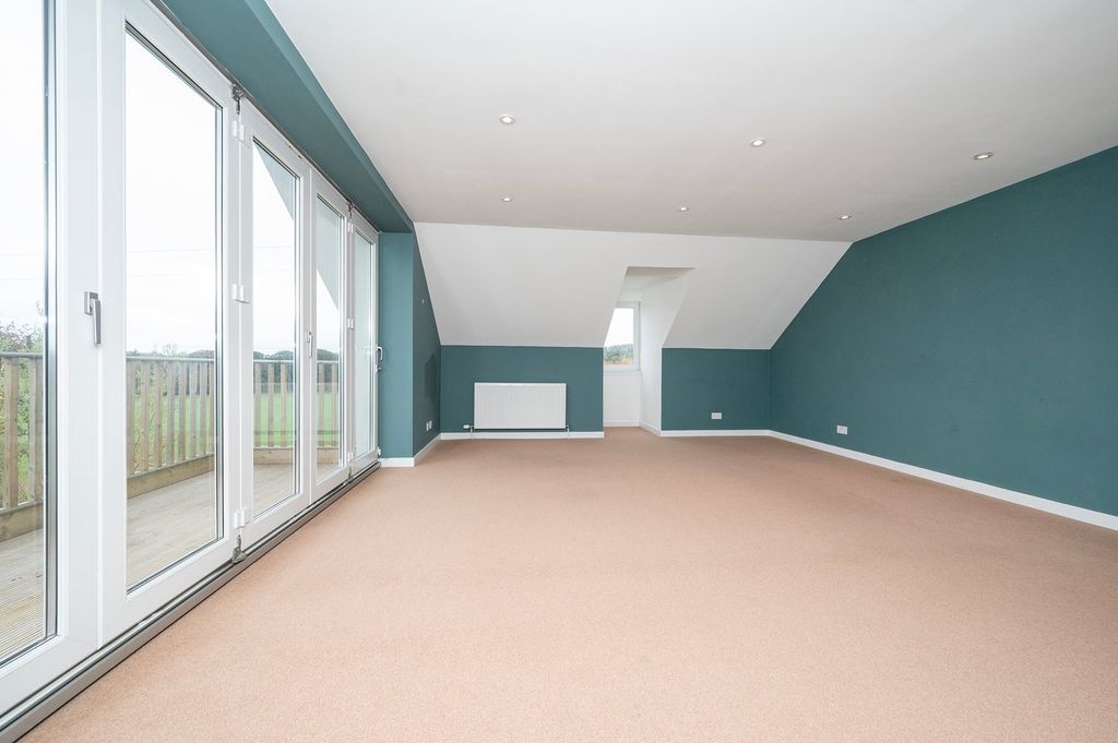 Property photo 3 of 34