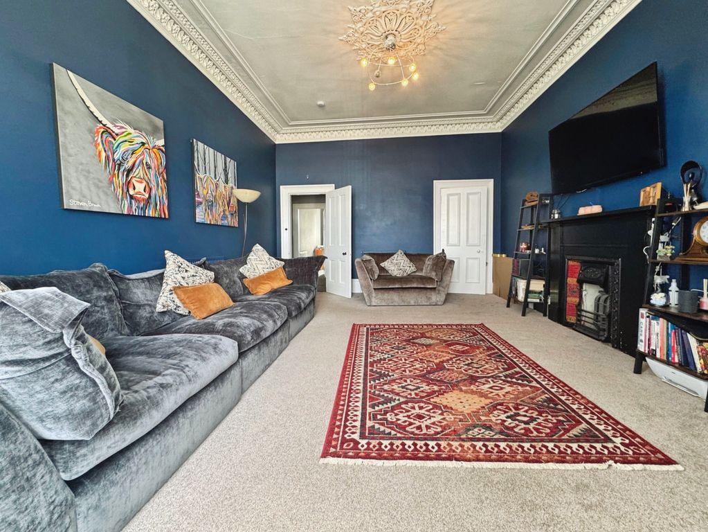 Property photo 2 of 13 Lounge