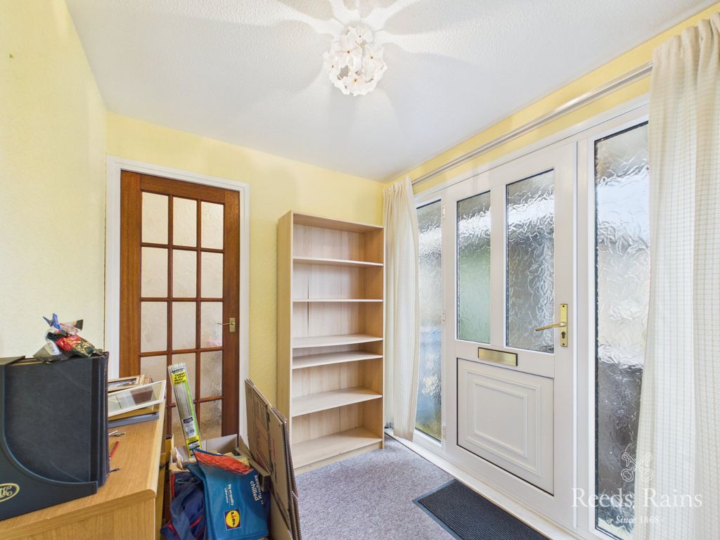 Property photo 3 of 22 Entrance Hall