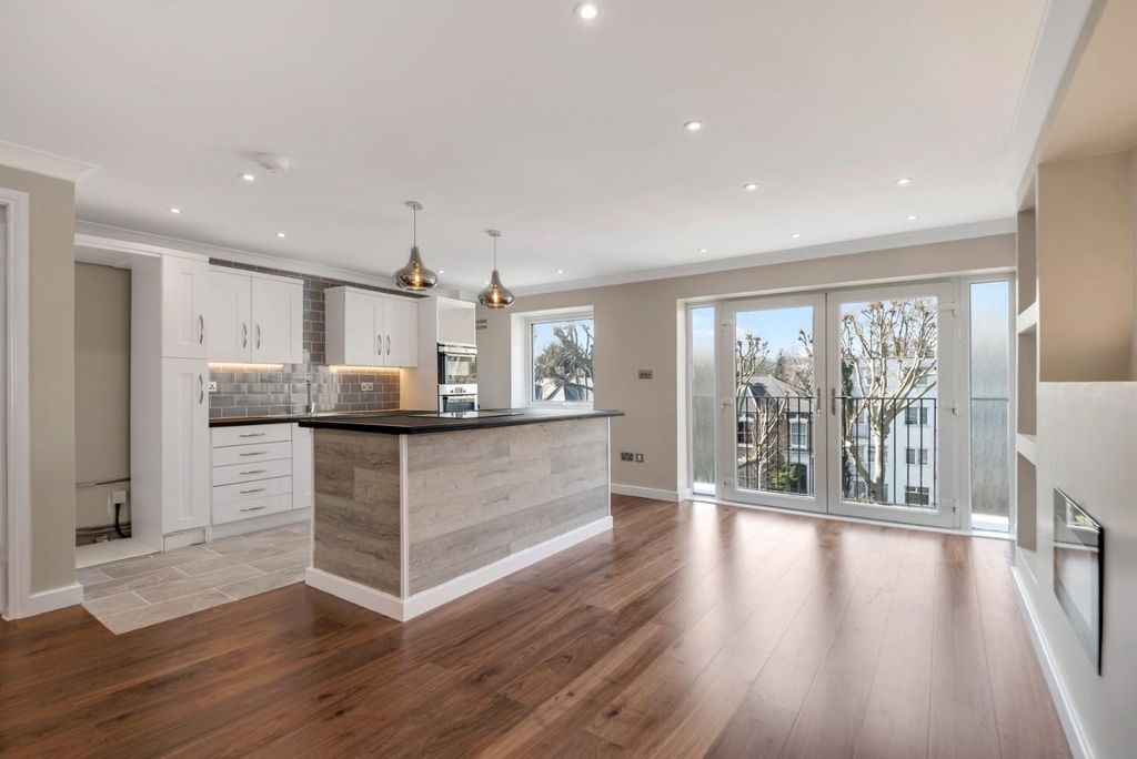 Property photo 1 of 14 Kitchen/Reception